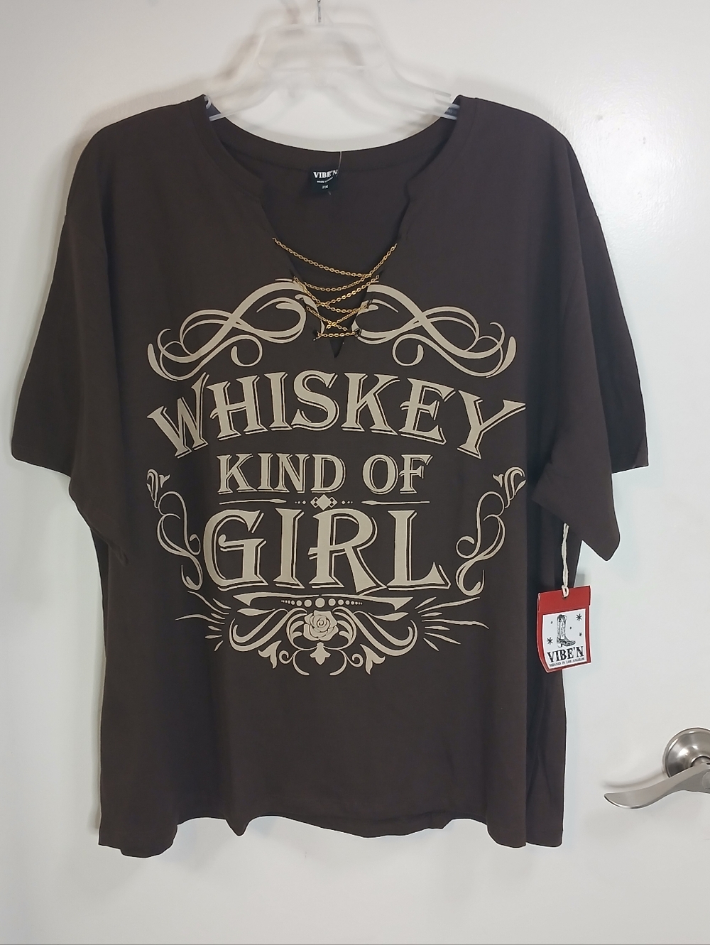 New! Vibe'N Brown "Whiskey Kind of Girl" Short Sleeve Chain Detail V Neck Tee 2X